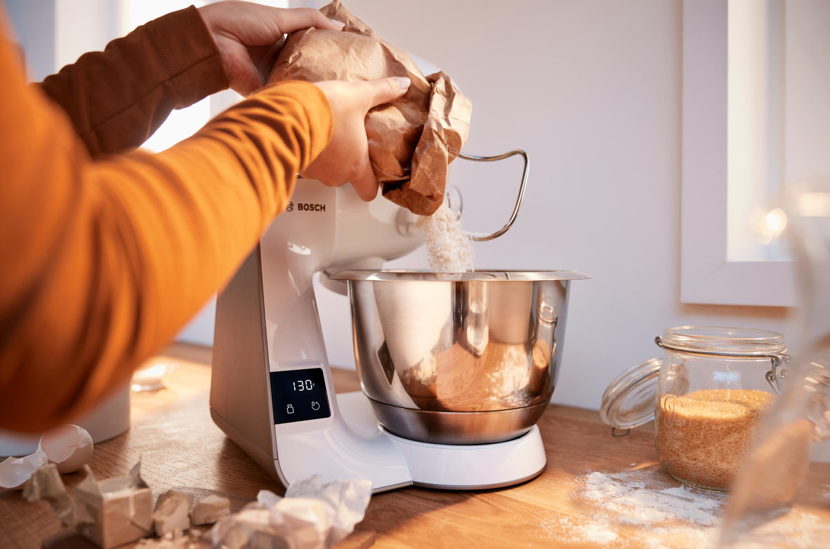 Bosch Series 4 MUM5 Stand Mixer with Integrated Scales 1000W - White - adding flour to the bowl