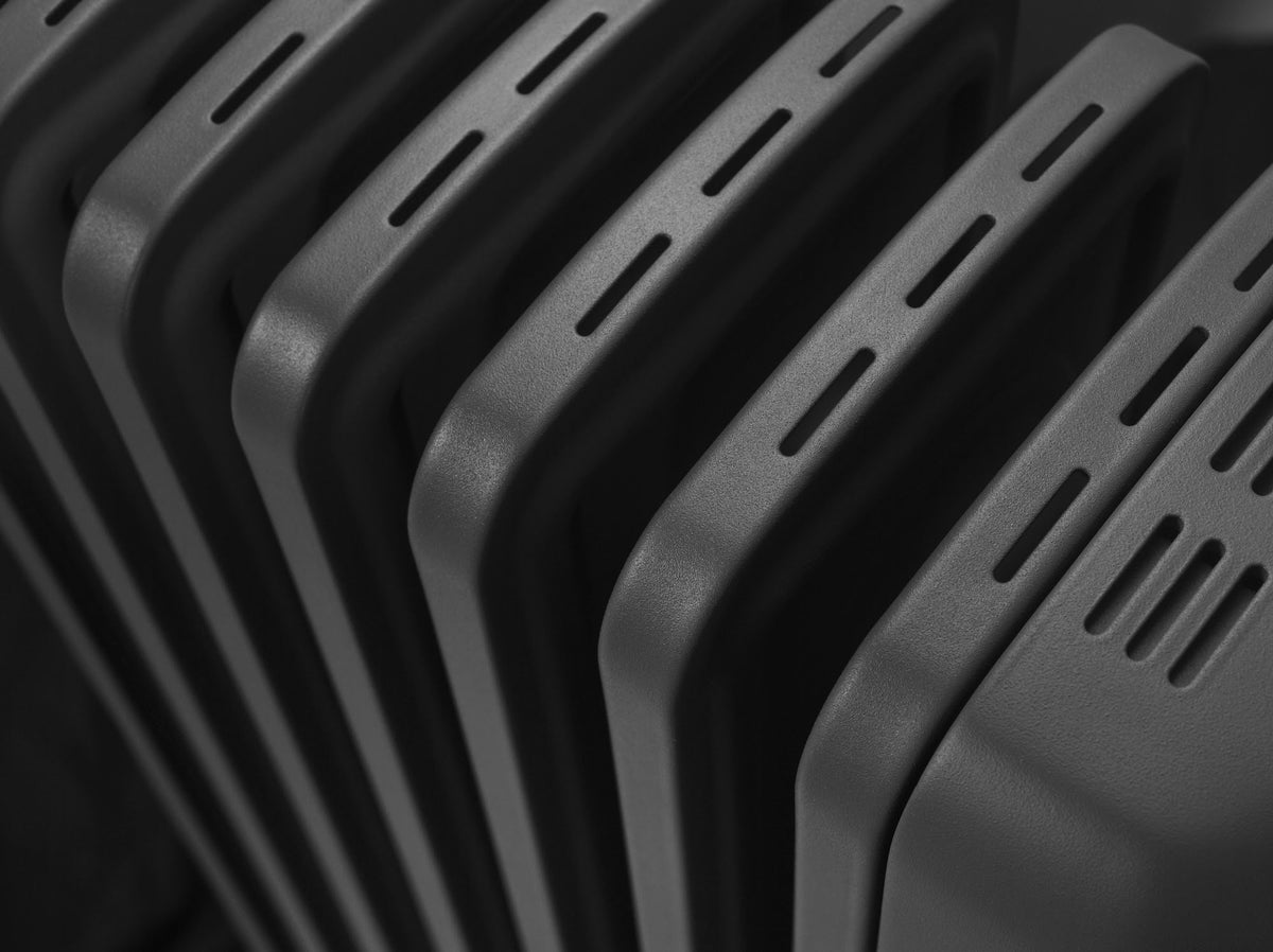 De'Longhi Radia S 1.5kW Oil-Filled Radiator - Grey - fin detail
