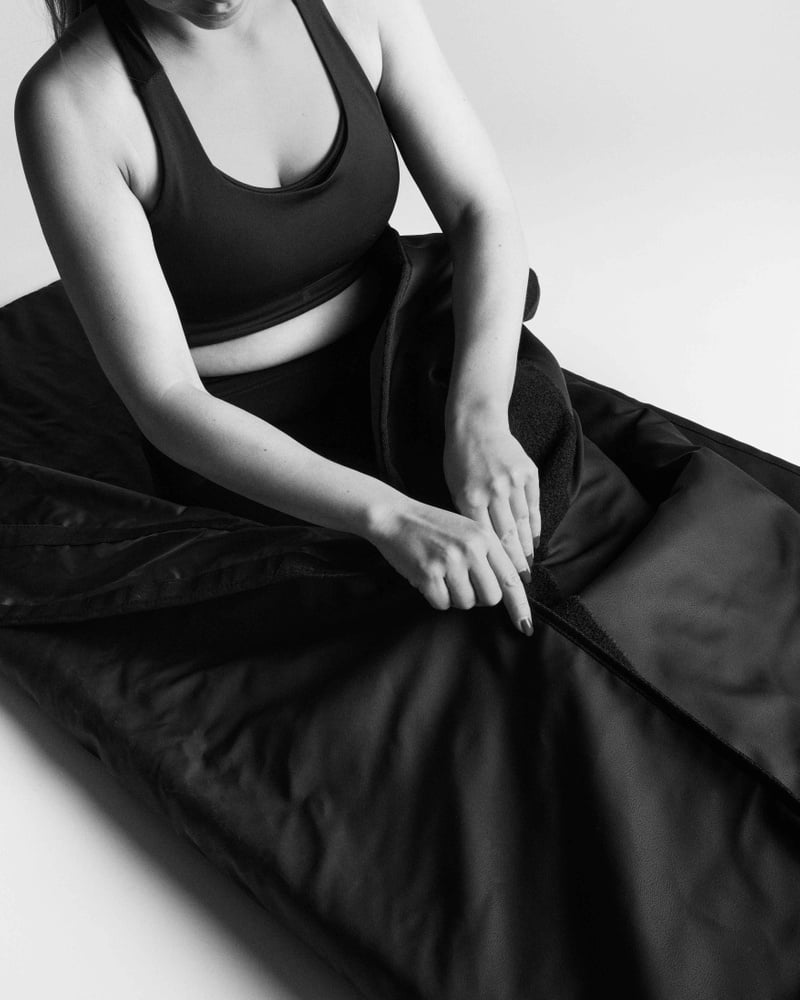 Flowlife Flowsauna Blanket Pro Infrared Sauna Blanket - Black - sitting with the blanket