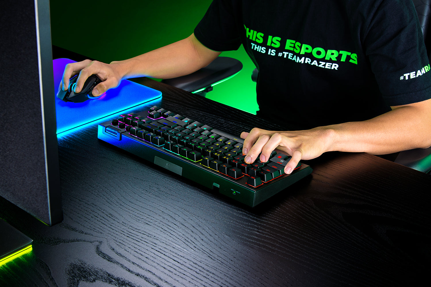 Razer BlackWidow V4 Tenkeyless HyperSpeed Wireless Gaming Keyboard, Orange Switch, UK Layout, Black product image
