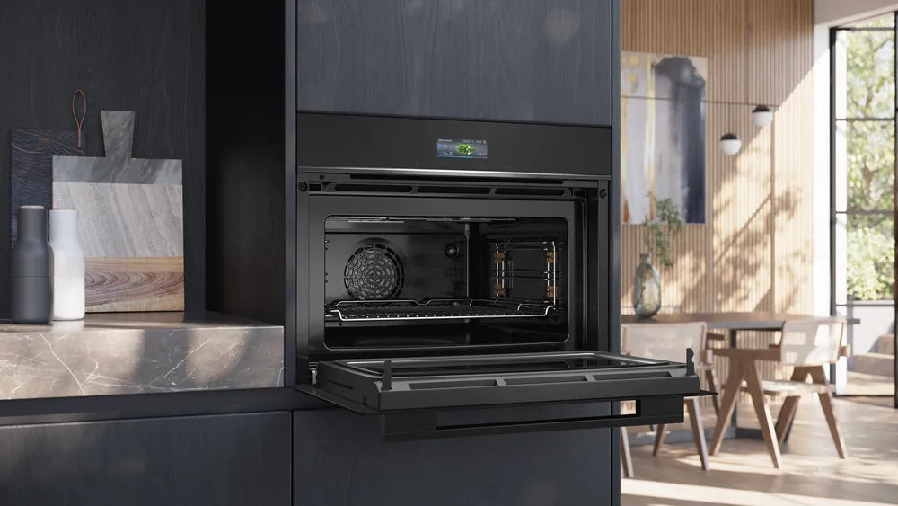 Siemens iQ700 Built‑In Compact Oven with Microwave Function – Black | CM724G1B1B