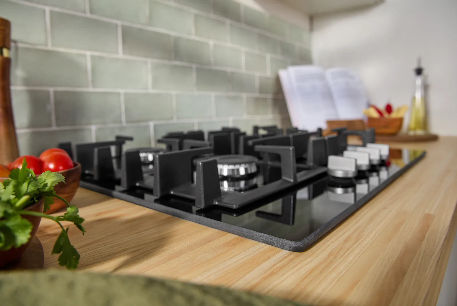 Bosch PNP6B6K40 Series 4 60cm 4 burner gas hob in Black tempered glass