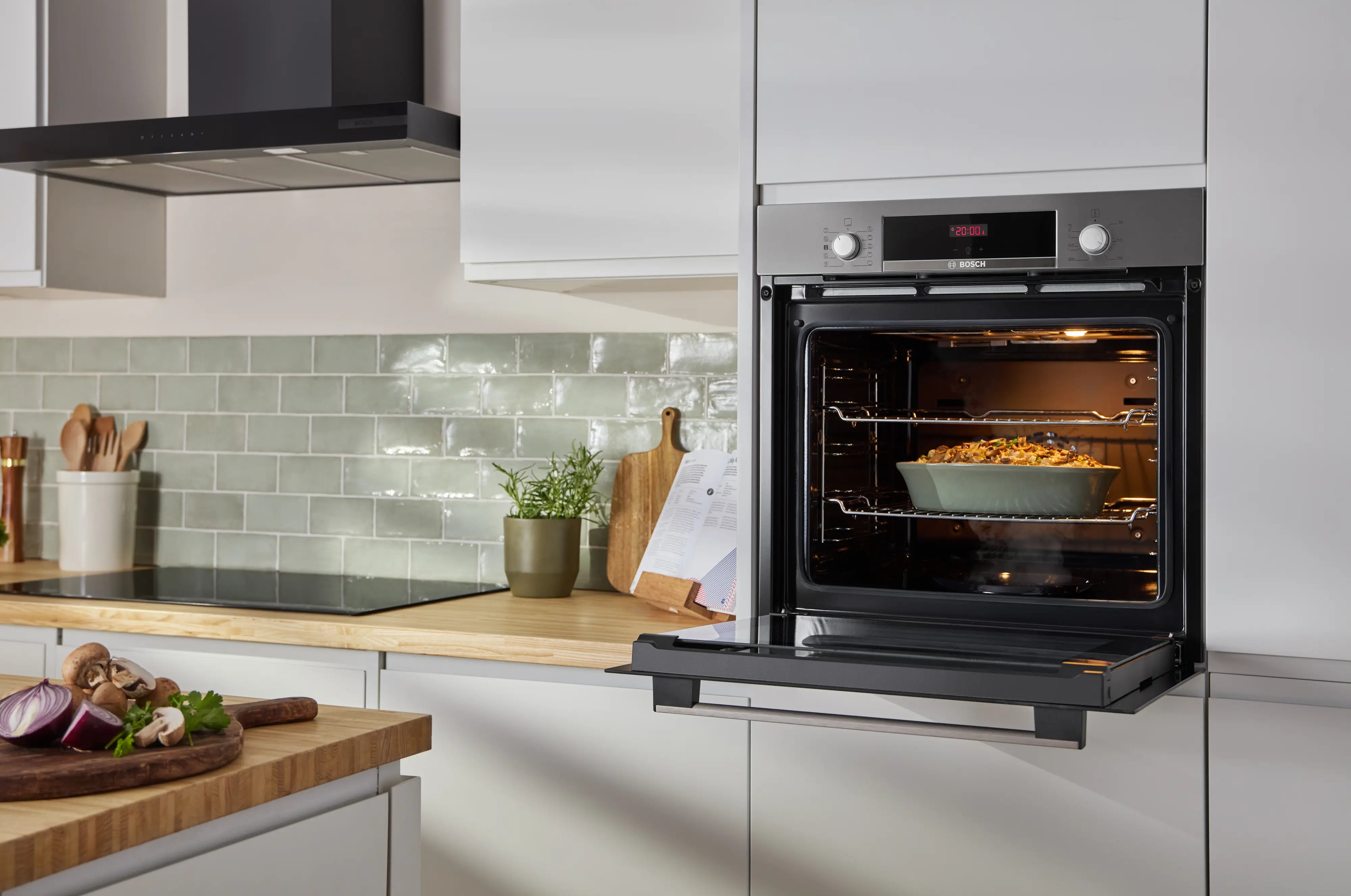 Bosch Series 4 built-in single oven with added steam function in Stainless Steel