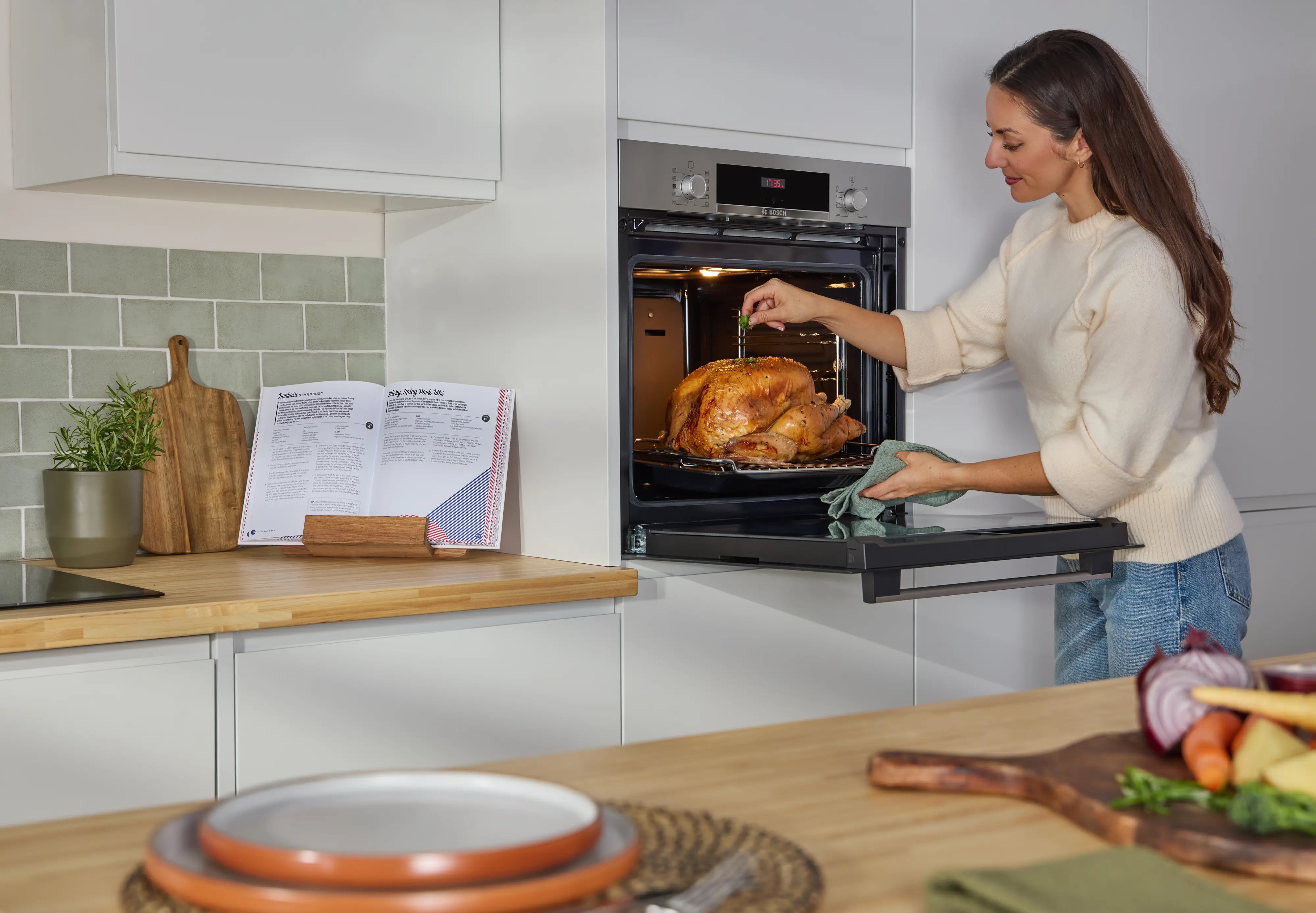 Bosch Series 4 built-in single oven with added steam function in Stainless Steel