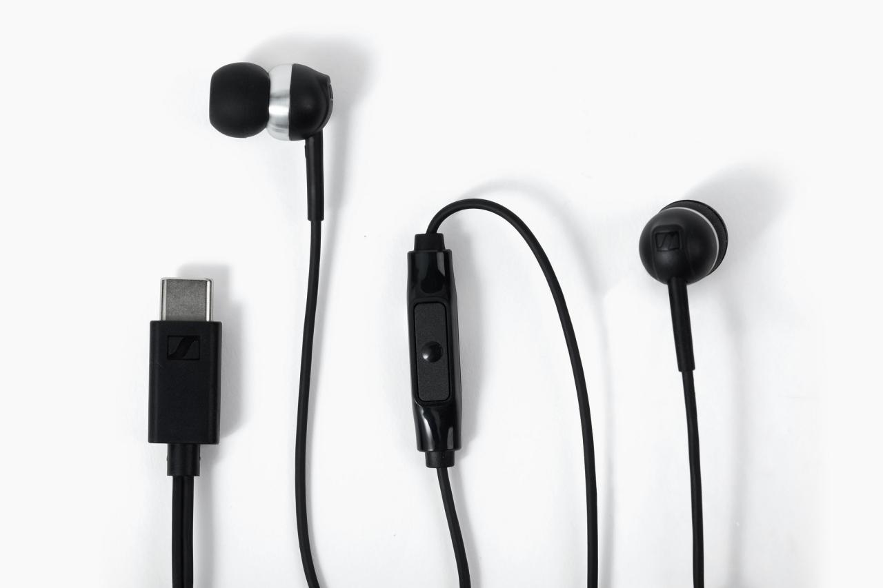 Sennheiser CX 80U USB-C Earphones Black — earbuds and cable, straight flatlay