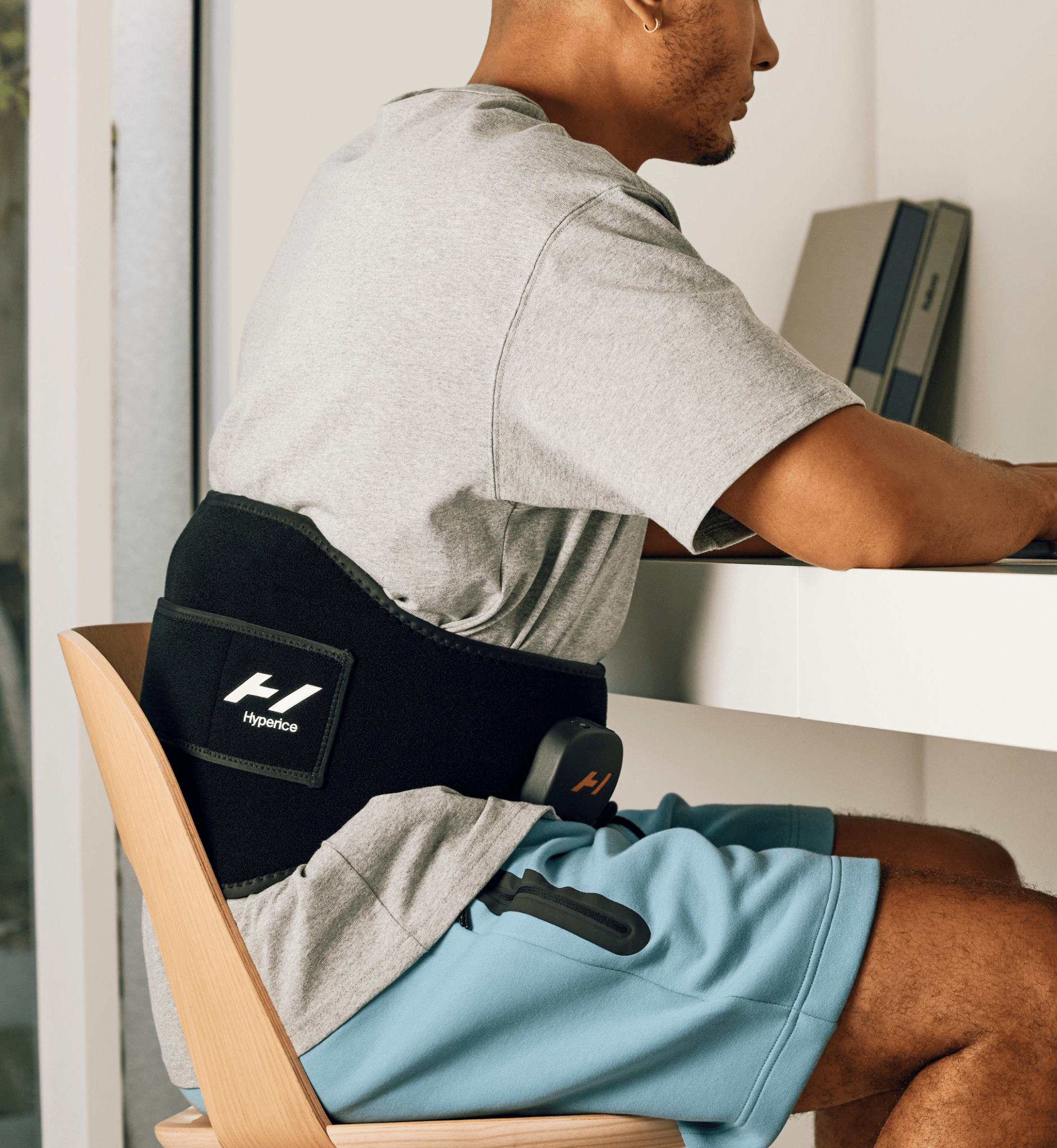 Hyperice Venom 2 Back black wrap — additional angle