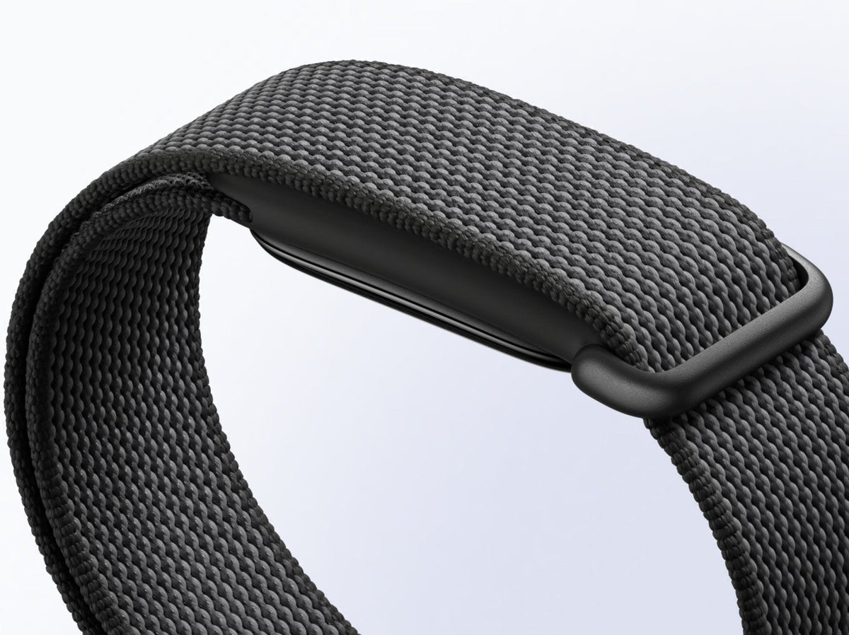 Google Fitbit Air Fitness Tracker - Obsidian - buckle close-up