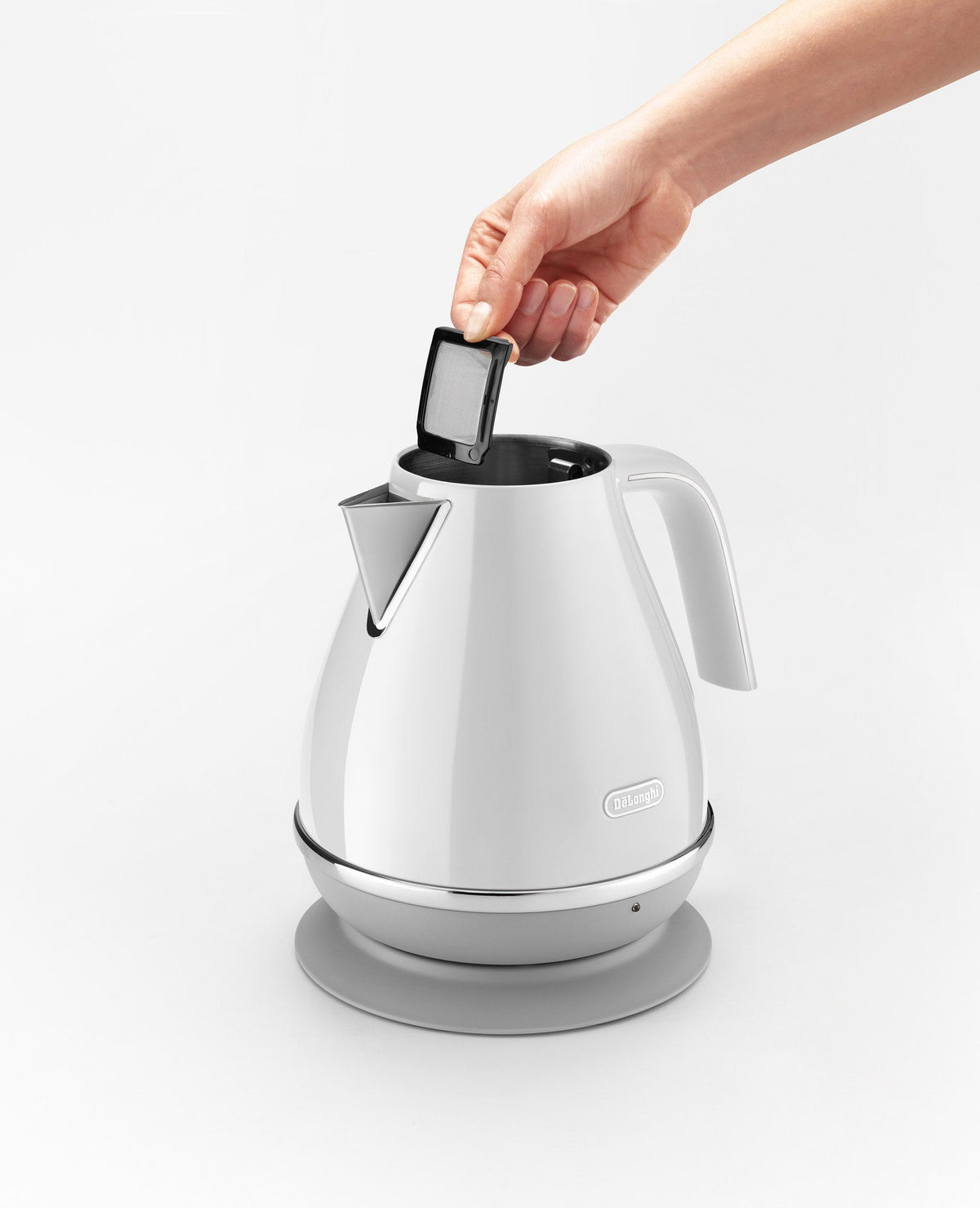 De'Longhi Icona Capitals Kettle - White - removable anti-scale filter